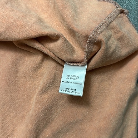 Super cute large Peach colored tank with adorable neckline - Picture 4 of 5